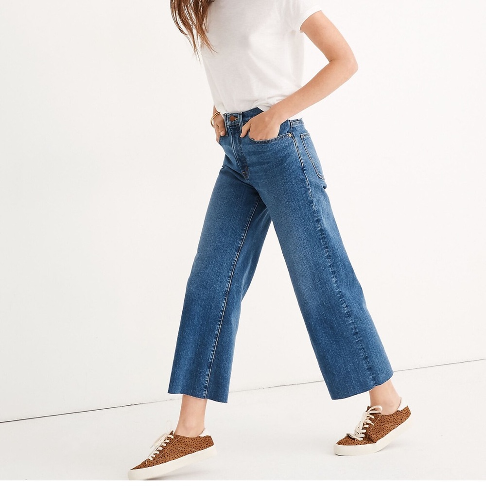 Slim wide leg crop with raw hem - size 28